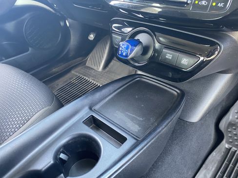 Used 2022 Toyota Prius LE image 16