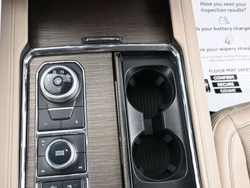 Used 2023 Ford Expedition Limited image 24