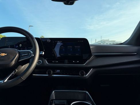 Used 2025 Chevrolet Equinox LT image 18