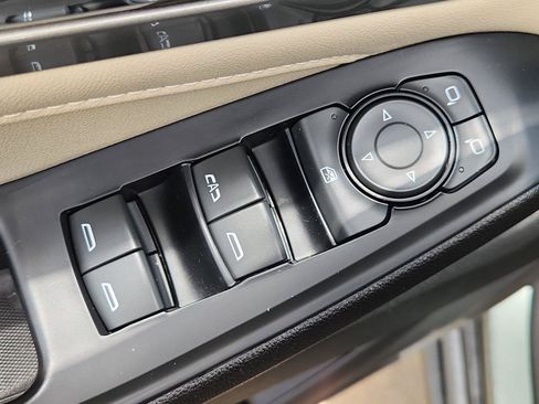 Used 2023 Chevrolet Traverse LT FWD image 22