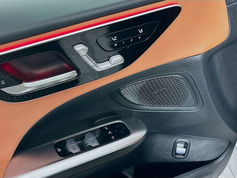 Used 2025 Mercedes-Benz C 300 Sedan image 15