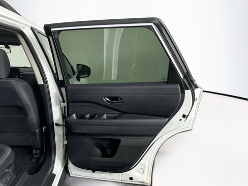 Used 2025 Nissan Pathfinder SV image 31