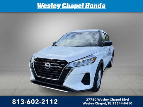 Used 2025 Nissan Kicks Play S FWD image 1