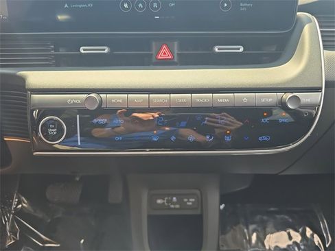 New 2025 Hyundai Ioniq 5 SE image 18