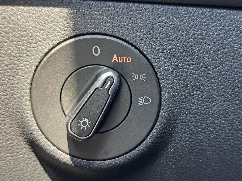 New 2026 Volkswagen Taos SE FWD image 15