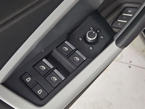 Used 2022 Audi Q3 2.0T Premium w/ Convenience Package image 17