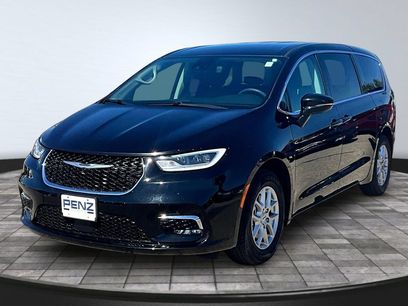 Used 2024 Chrysler Pacifica Touring-L