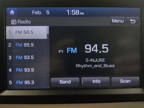 Used 2020 Hyundai Santa Fe SE image 25