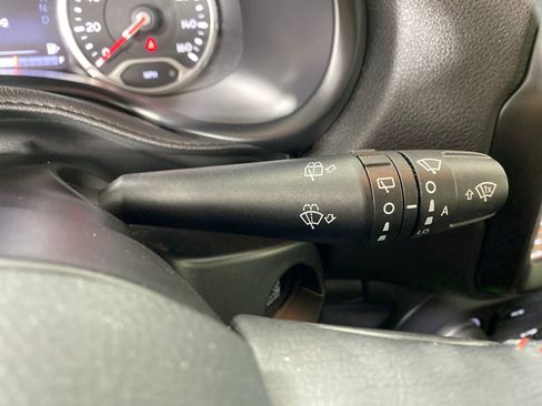 Used 2022 Jeep Renegade Trailhawk image 16