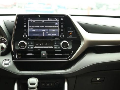 Used 2020 Toyota Highlander L AWD/4WD image 37