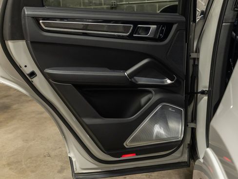 Used 2021 Porsche Cayenne Turbo S image 47