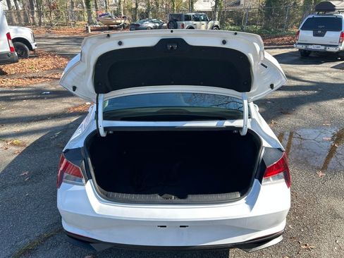 Used 2023 Hyundai Elantra SEL image 27