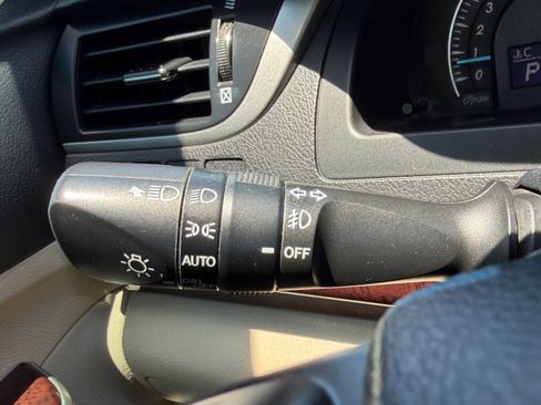 Used 2012 Toyota Camry XLE w/ Leather Pkg FWD image 29
