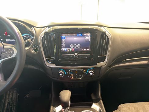 Used 2021 Chevrolet Traverse LS w/ LPO, Black Accent Package FWD image 17
