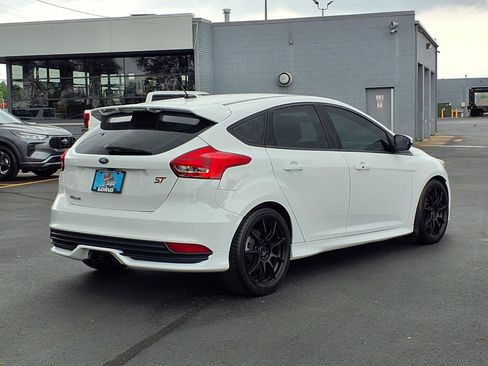 Used 2017 Ford Focus ST w/ Equipment Group 402A FWD image 2