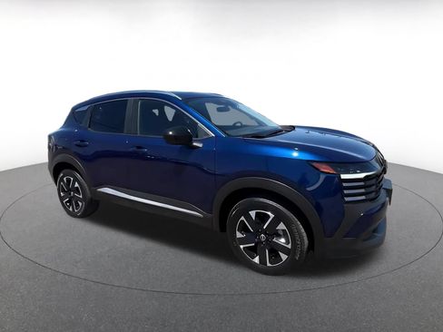 Used 2026 Nissan Kicks SV w/ Cold Weather Package AWD/4WD image 2