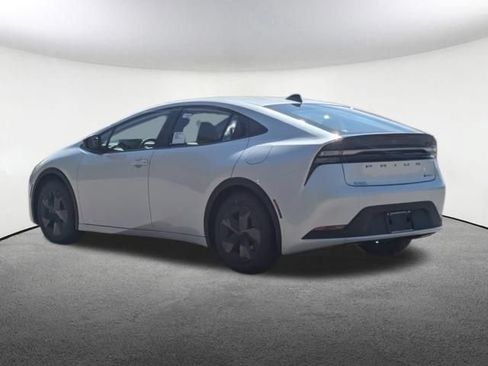 New 2027 Toyota Prius Plug-In Hybrid FWD image 17