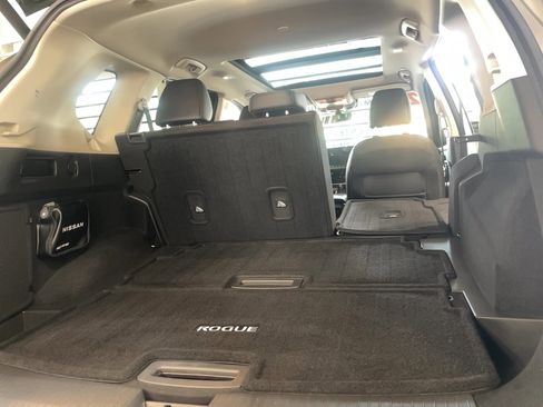 Used 2022 Nissan Rogue Platinum w/ Head-Up Display Package image 28