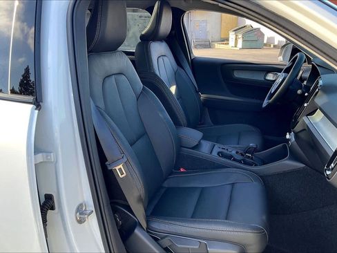 New 2026 Volvo XC40 B5 Core w/ Climate Package image 31