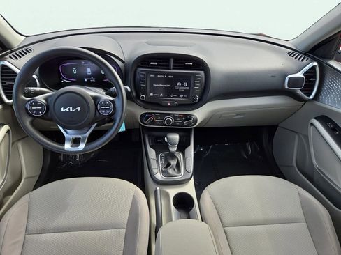 Used 2023 Kia Soul LX w/ LX Technology Package image 21