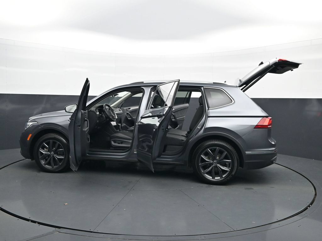 Used 2022 Volkswagen Tiguan SE FWD image 46