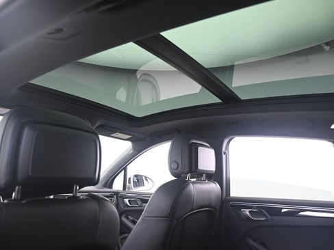 Certified 2023 Porsche Macan AWD/4WD image 25