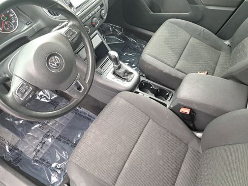 Used 2015 Volkswagen Tiguan S image 15