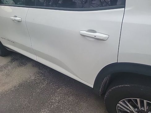 Used 2025 Chevrolet Traverse LT image 15