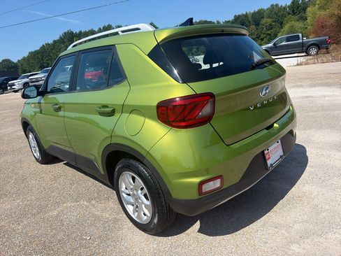Used 2020 Hyundai Venue SEL FWD image 6