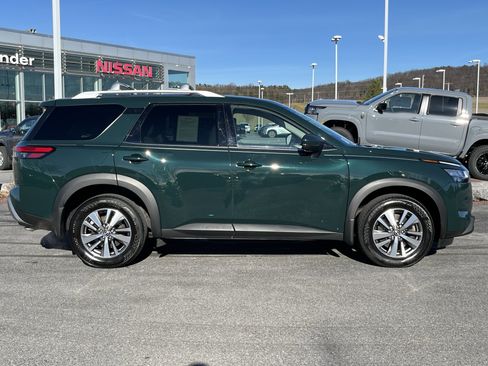 Used 2023 Nissan Pathfinder SL image 2