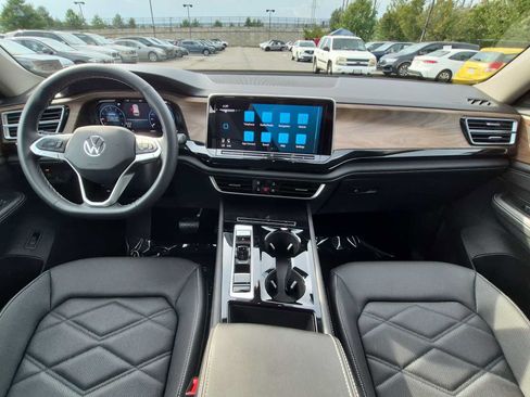 Used 2024 Volkswagen Atlas SE w/ Black Wheel Package AWD/4WD image 16