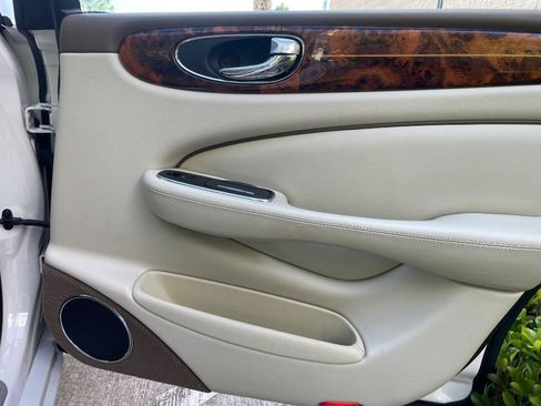 Used 2005 Jaguar XJ Vanden Plas RWD image 34