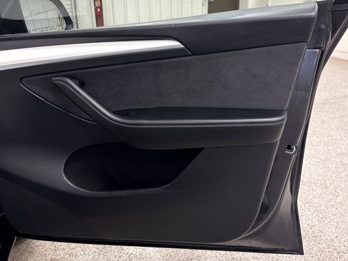 Used 2024 Tesla Model Y 2WD image 20