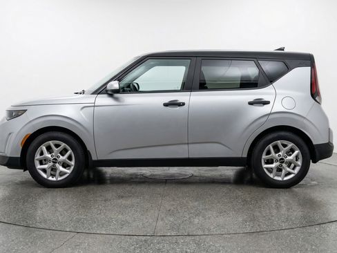 Used 2025 Kia Soul LX w/ LX Technology Package image 5