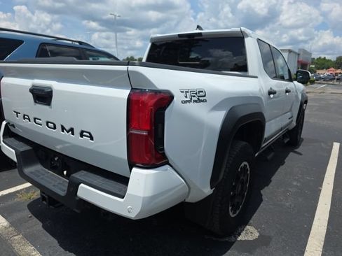 Used 2024 Toyota Tacoma TRD Off-Road w/ TRD Off Road Premium Package AWD/4WD image 4