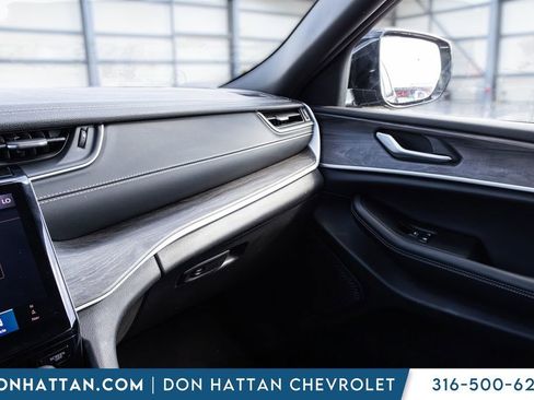 Used 2024 Jeep Grand Cherokee L Limited w/ Luxury Tech Group II image 10