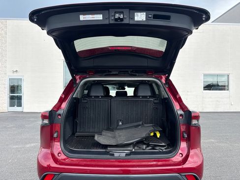 Used 2021 Toyota Highlander Limited AWD/4WD image 8
