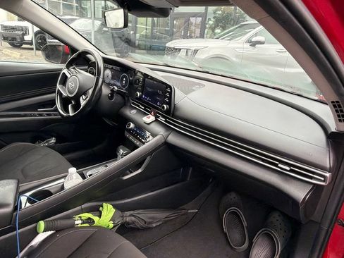 Used 2022 Hyundai Elantra SEL w/ Convenience Package FWD image 18
