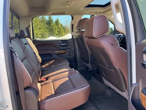 Used 2015 Chevrolet Silverado 1500 High Country w/ High Country Premium Package AWD/4WD image 11