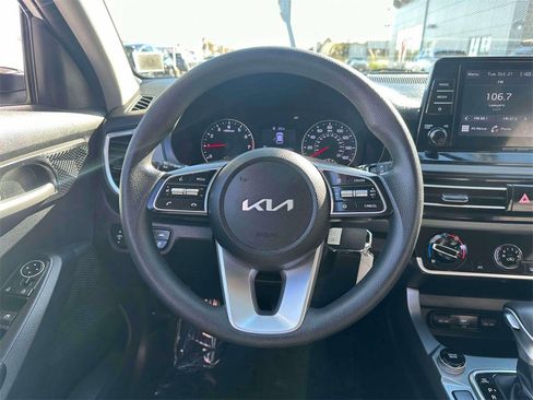 Used 2023 Kia Seltos LX image 12