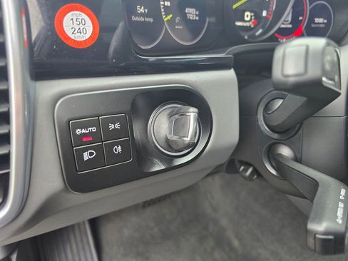 Used 2022 Porsche Cayenne E-Hybrid image 65