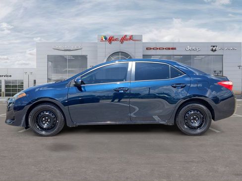 Used 2018 Toyota Corolla LE FWD image 2