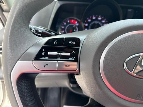 Used 2021 Hyundai Elantra SEL image 12