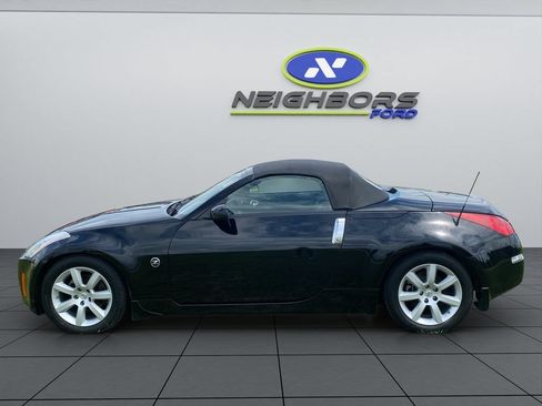 Used 2005 Nissan 350Z Touring RWD image 3