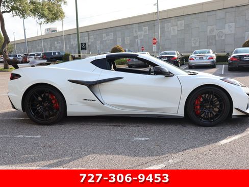 Used 2025 Chevrolet Corvette Z06 w/ Z07 Performance Package RWD image 10