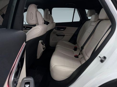 Used 2026 Mercedes-Benz GLC 300 image 12