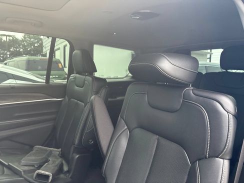 Used 2023 Jeep Grand Cherokee L Limited w/ Luxury Tech Group II AWD/4WD image 6