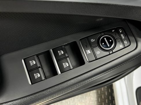 Used 2015 Hyundai Genesis 3.8 AWD/4WD image 16