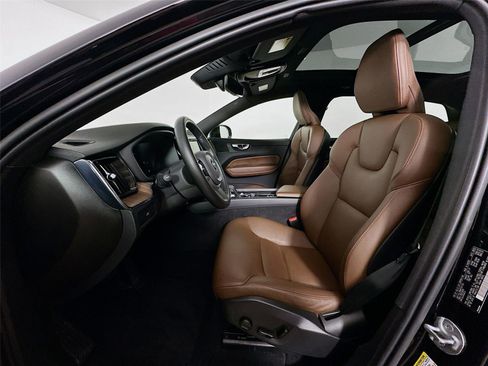 Used 2023 Volvo XC60 B5 Plus w/ Climate Package image 21