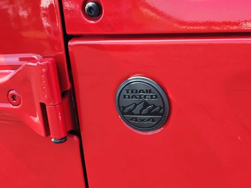 Used 2025 Jeep Wrangler Unlimited Sahara AWD/4WD image 22
